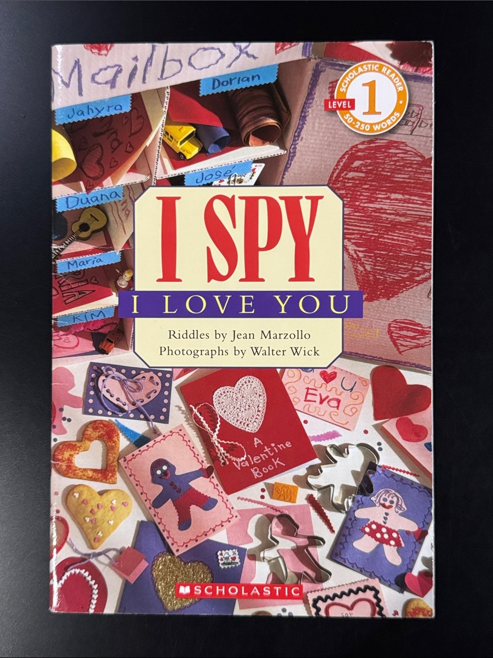 I Spy I Love You - A Level One Scholastic Reader Children’s Book
